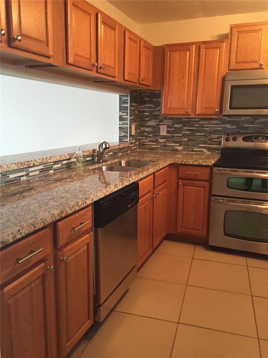 Beautiful Lake View, family oriented and Centrally Located! Available October 8th. This spacious 2nd floor unit has been nicely remodeled and features an open layout, updated kitchen and bath, full size front-load washer & dryer inside and a 3-year-old A/C unit. Conveniently located near 826, 836, Turnpike, FIU, Dolphin Mall, Doral, Miami Dade College, Coral Gables, Miami International Airport, Downtown Miami, Brickell, etc.
The Community has been renovated with impact windows, fresh exterior paint, and offers excellent amenities: pool, tennis court, basketball court, elevator, security guard at night and plenty of guest parking.