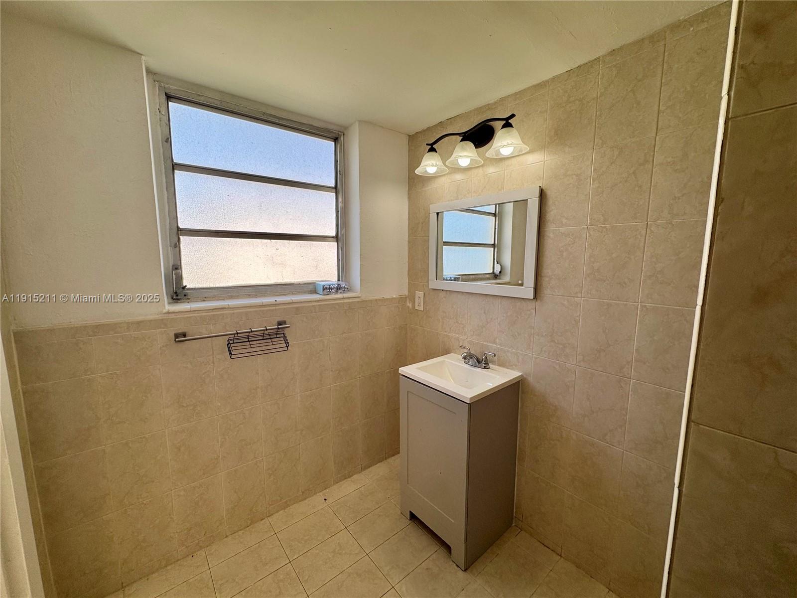 WINONA PARK - Residential Lease