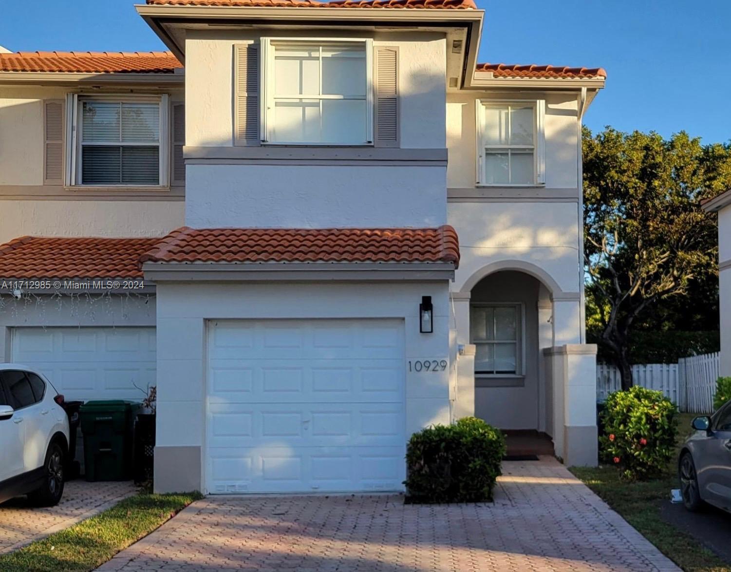 Rental Property at 10929 Nw 43rd Ln 10929, Doral, Miami-Dade County, Florida - Bedrooms: 3 
Bathrooms: 3  - $3,650 MO.