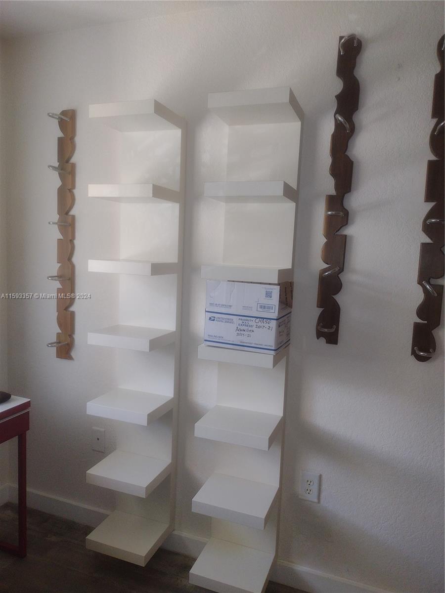 AQUA VISTA TOWNHOMES COND - Residential