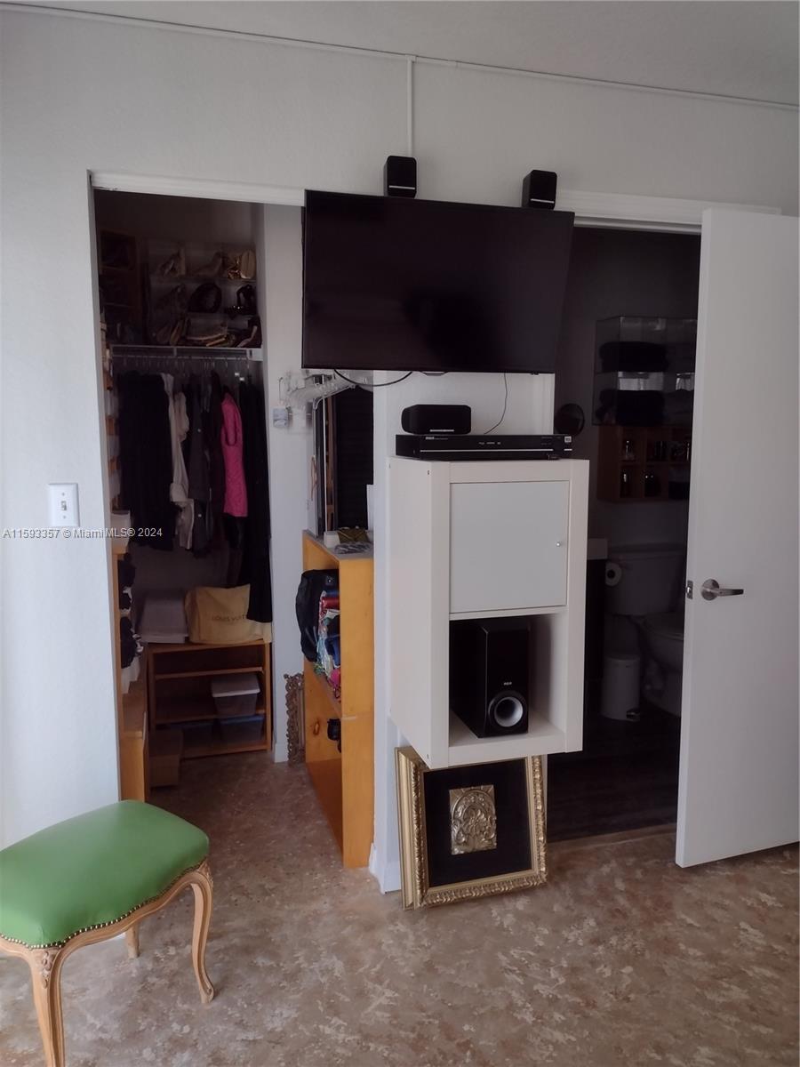 AQUA VISTA TOWNHOMES COND - Residential