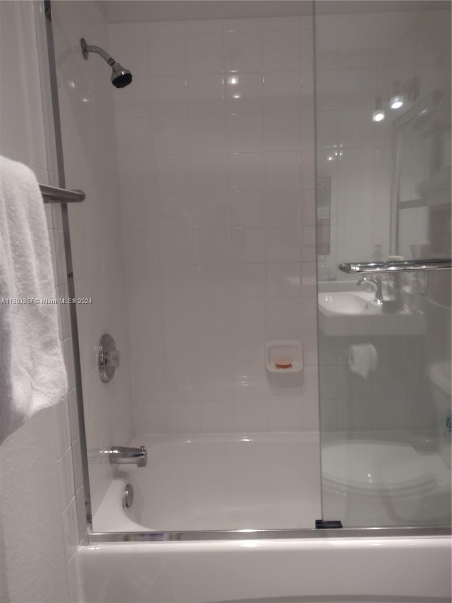 AQUA VISTA TOWNHOMES COND - Residential