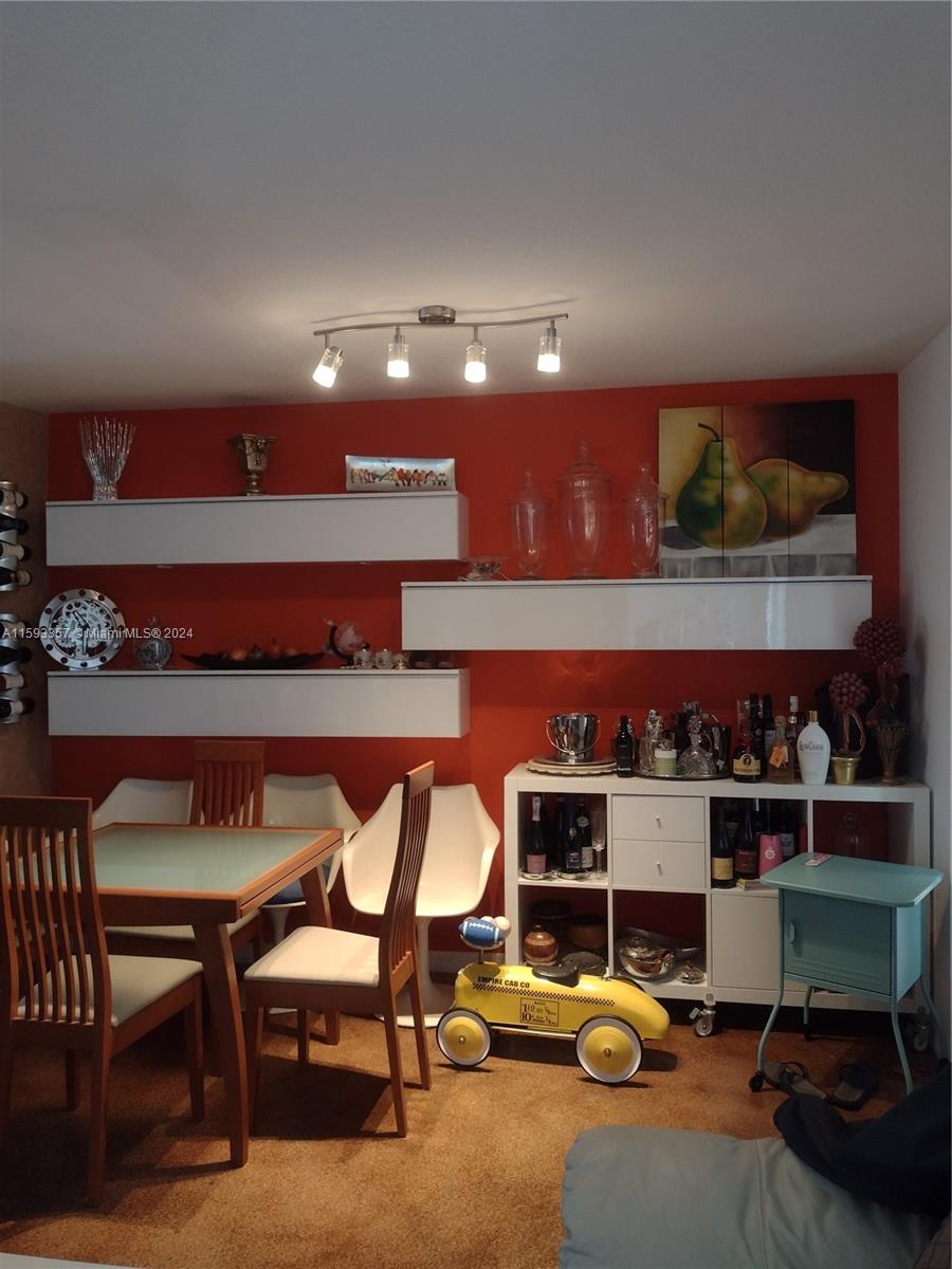 AQUA VISTA TOWNHOMES COND - Residential