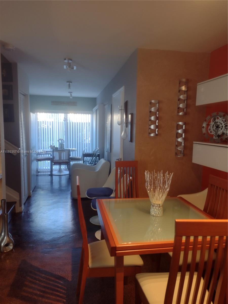 AQUA VISTA TOWNHOMES COND - Residential