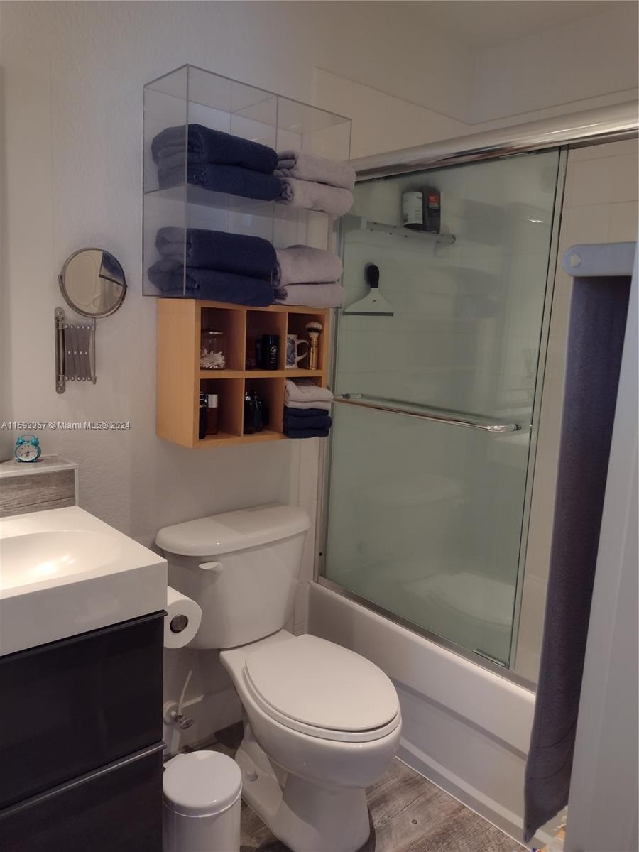 AQUA VISTA TOWNHOMES COND - Residential