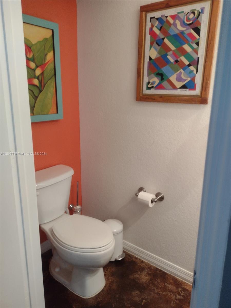 AQUA VISTA TOWNHOMES COND - Residential