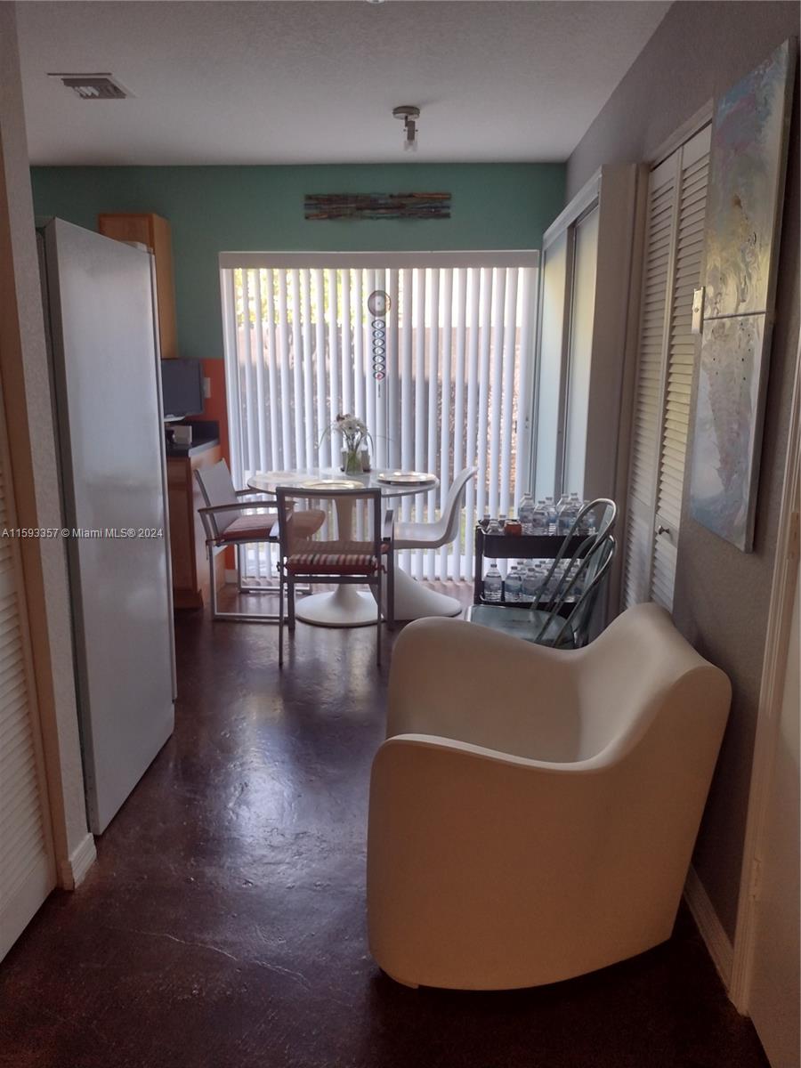 AQUA VISTA TOWNHOMES COND - Residential