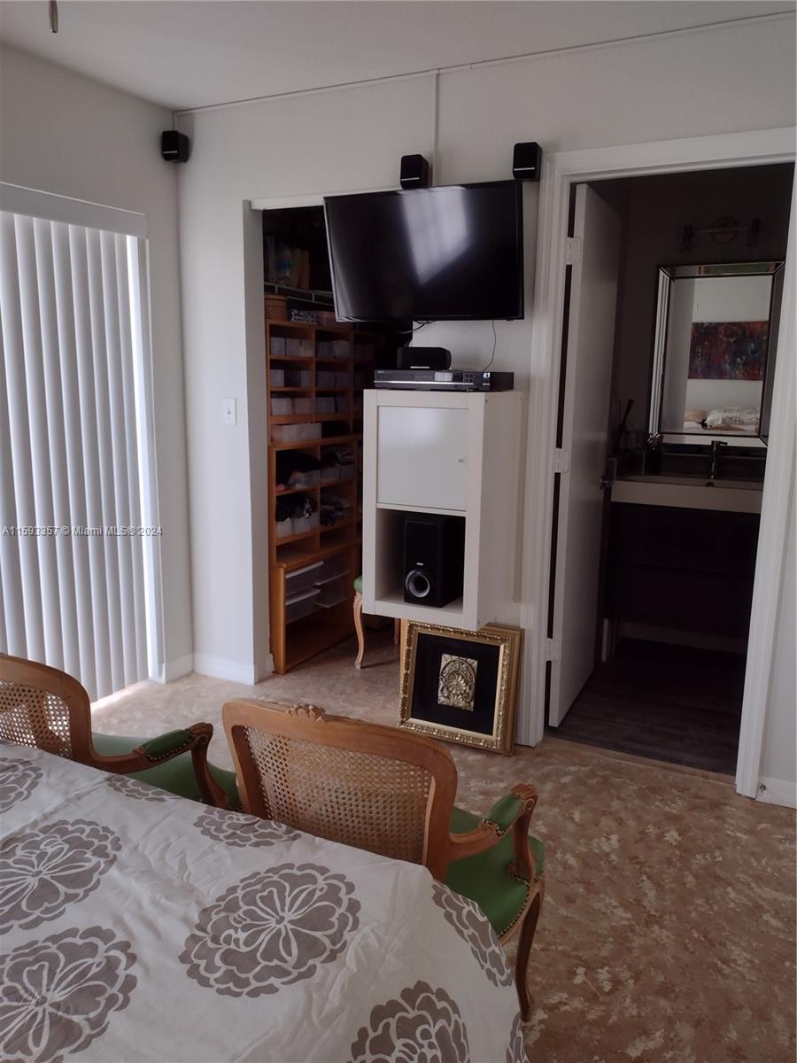 AQUA VISTA TOWNHOMES COND - Residential