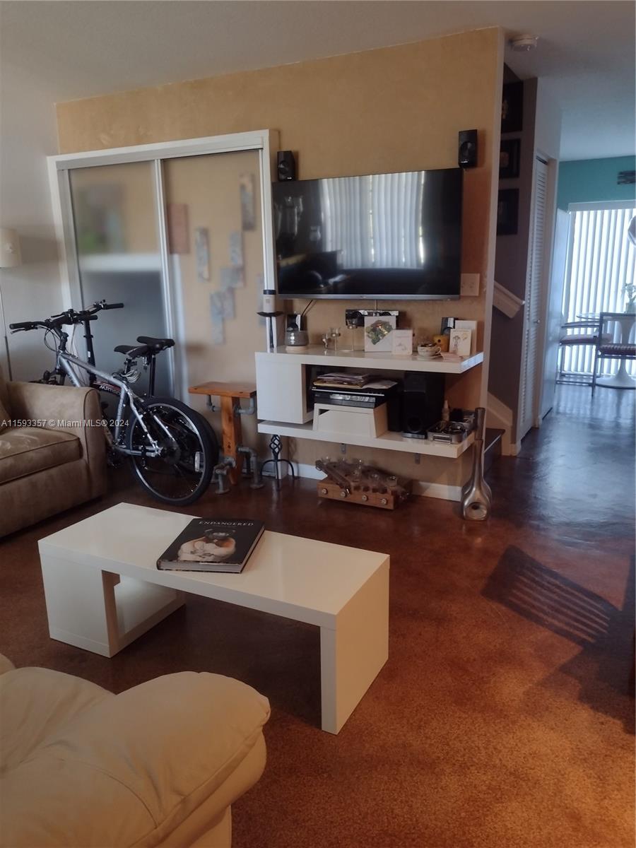 AQUA VISTA TOWNHOMES COND - Residential