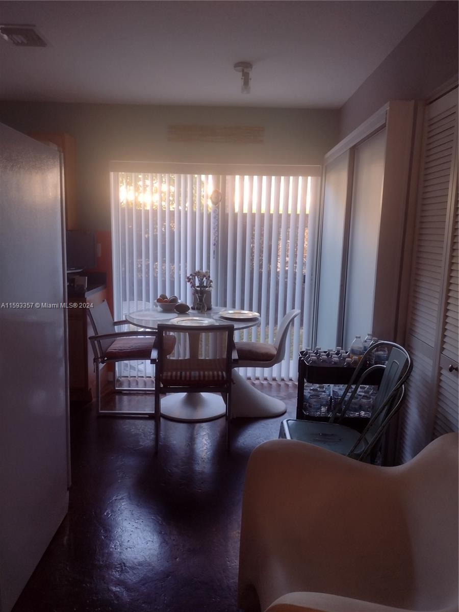 AQUA VISTA TOWNHOMES COND - Residential