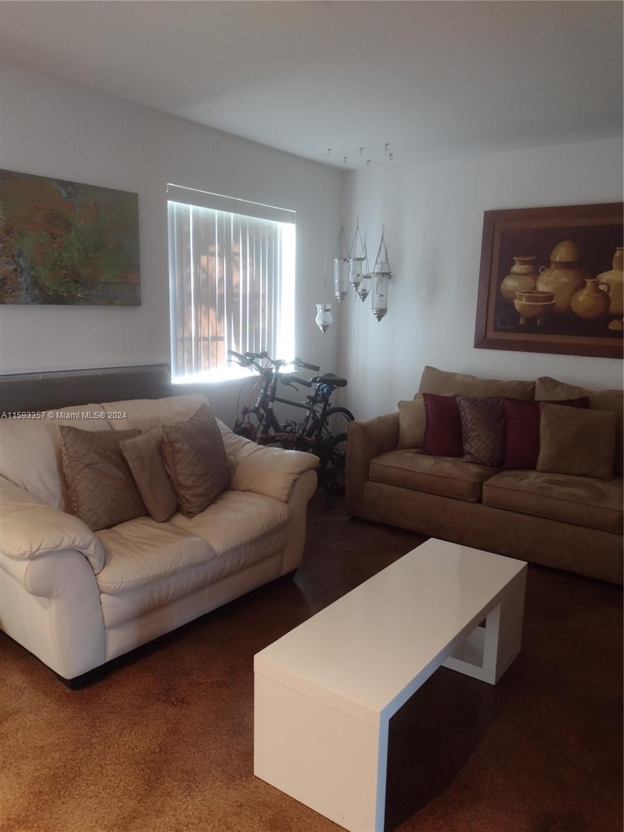 AQUA VISTA TOWNHOMES COND - Residential