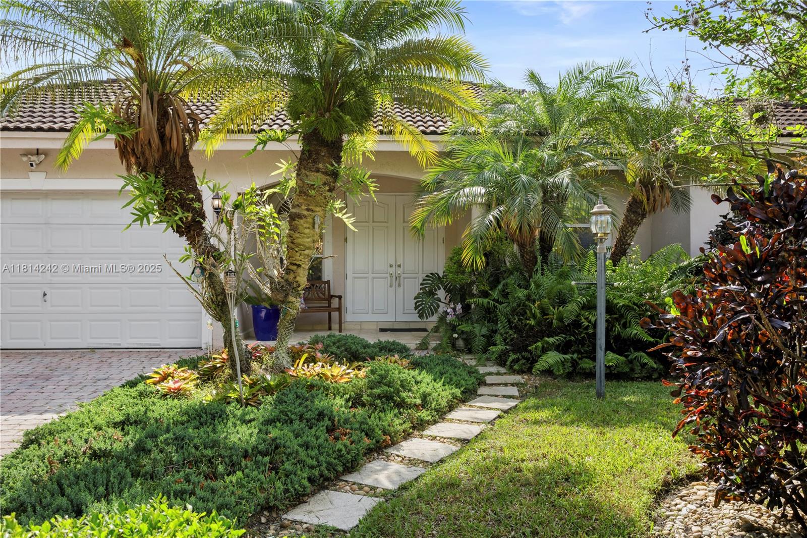 9339 Sw 98th Pl, Miami, Broward County, Florida - 4 Bedrooms  
3 Bathrooms - 