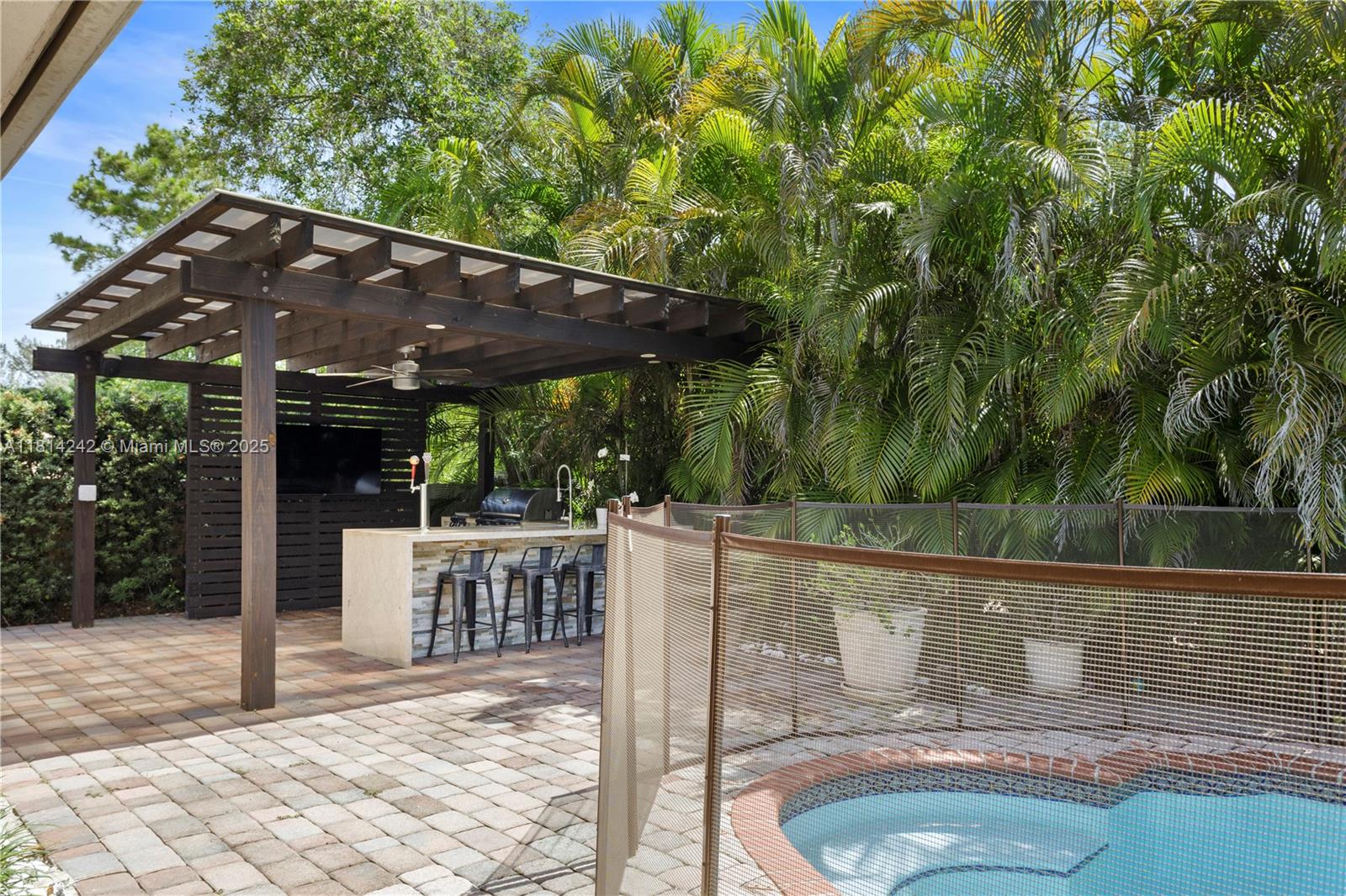 PINEWOOD GROVE - Residential