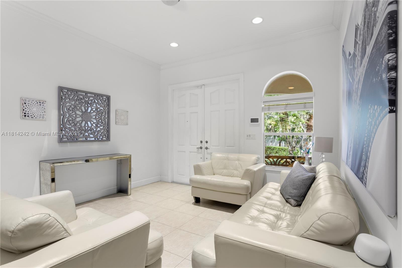 PINEWOOD GROVE - Residential