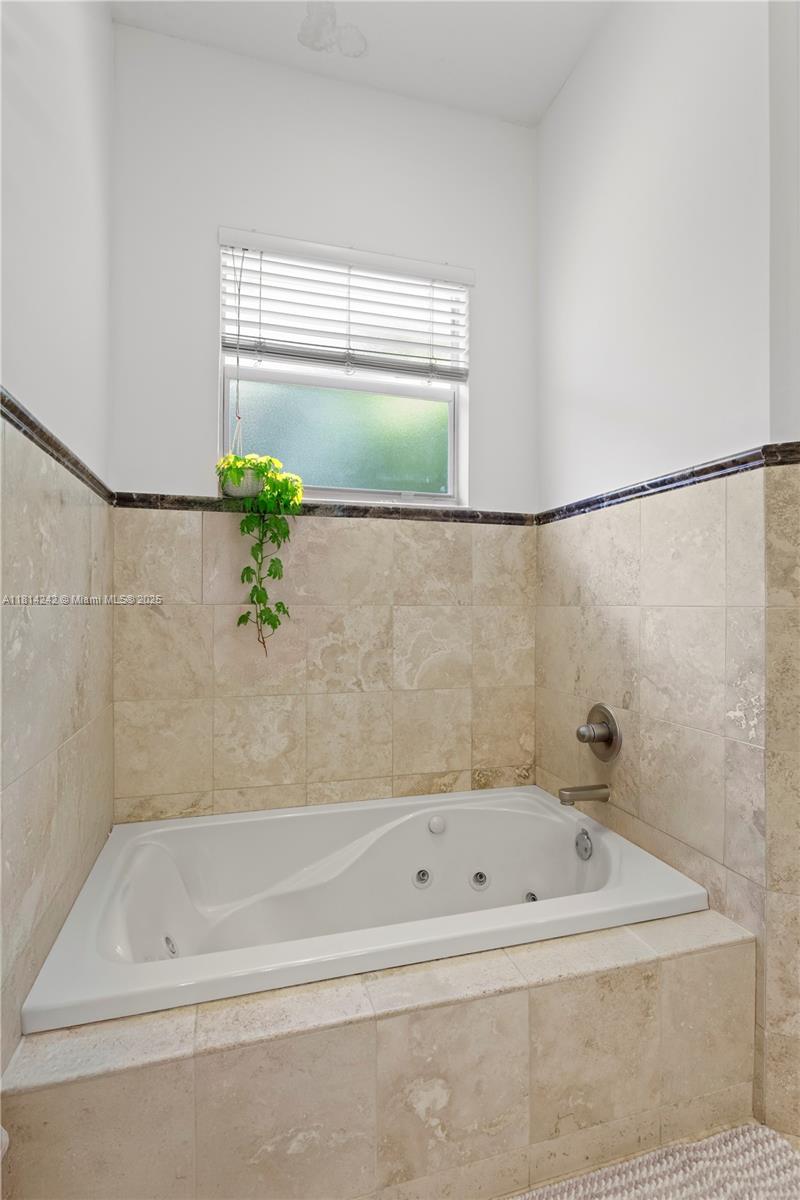 PINEWOOD GROVE - Residential