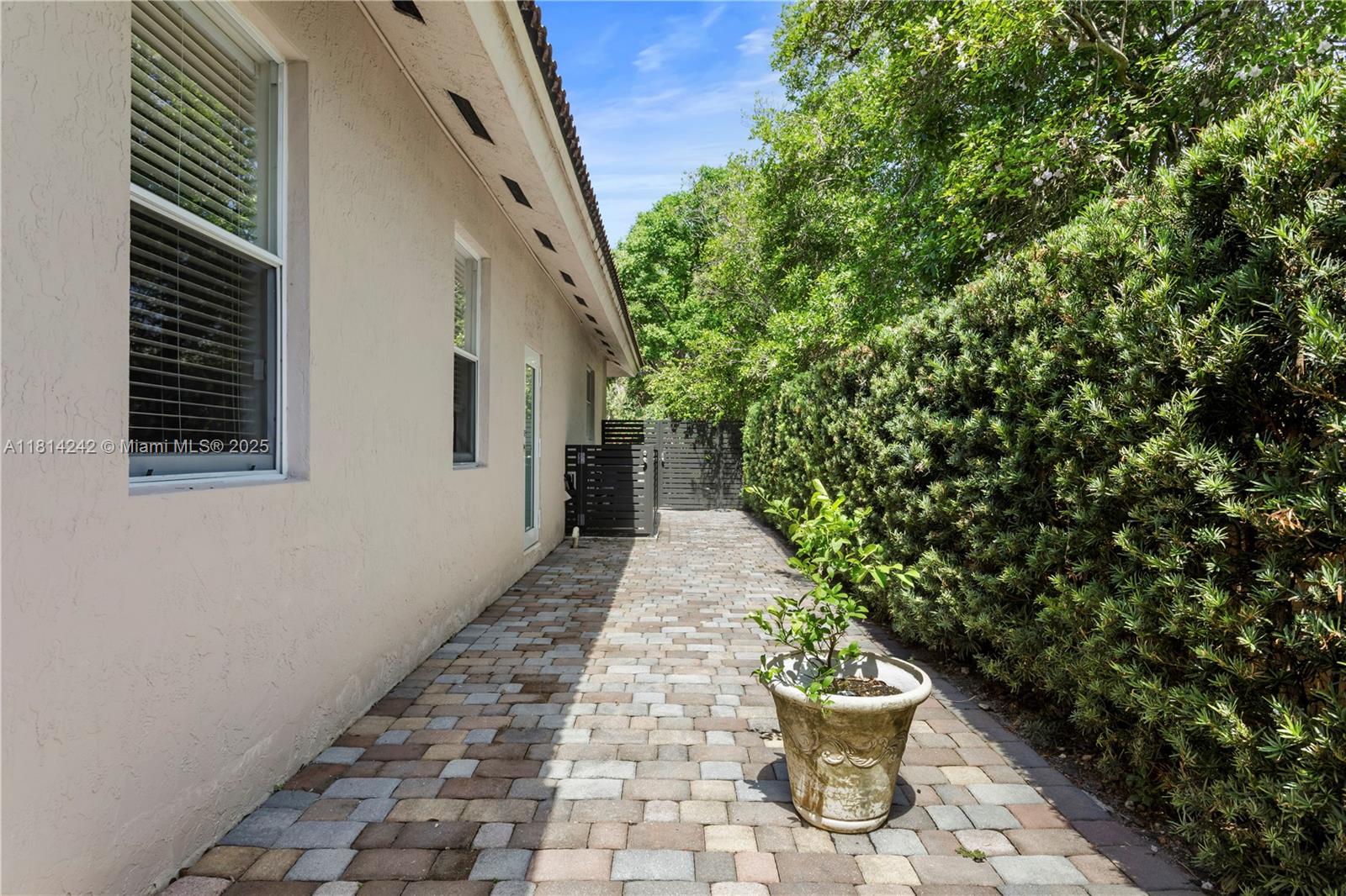 PINEWOOD GROVE - Residential