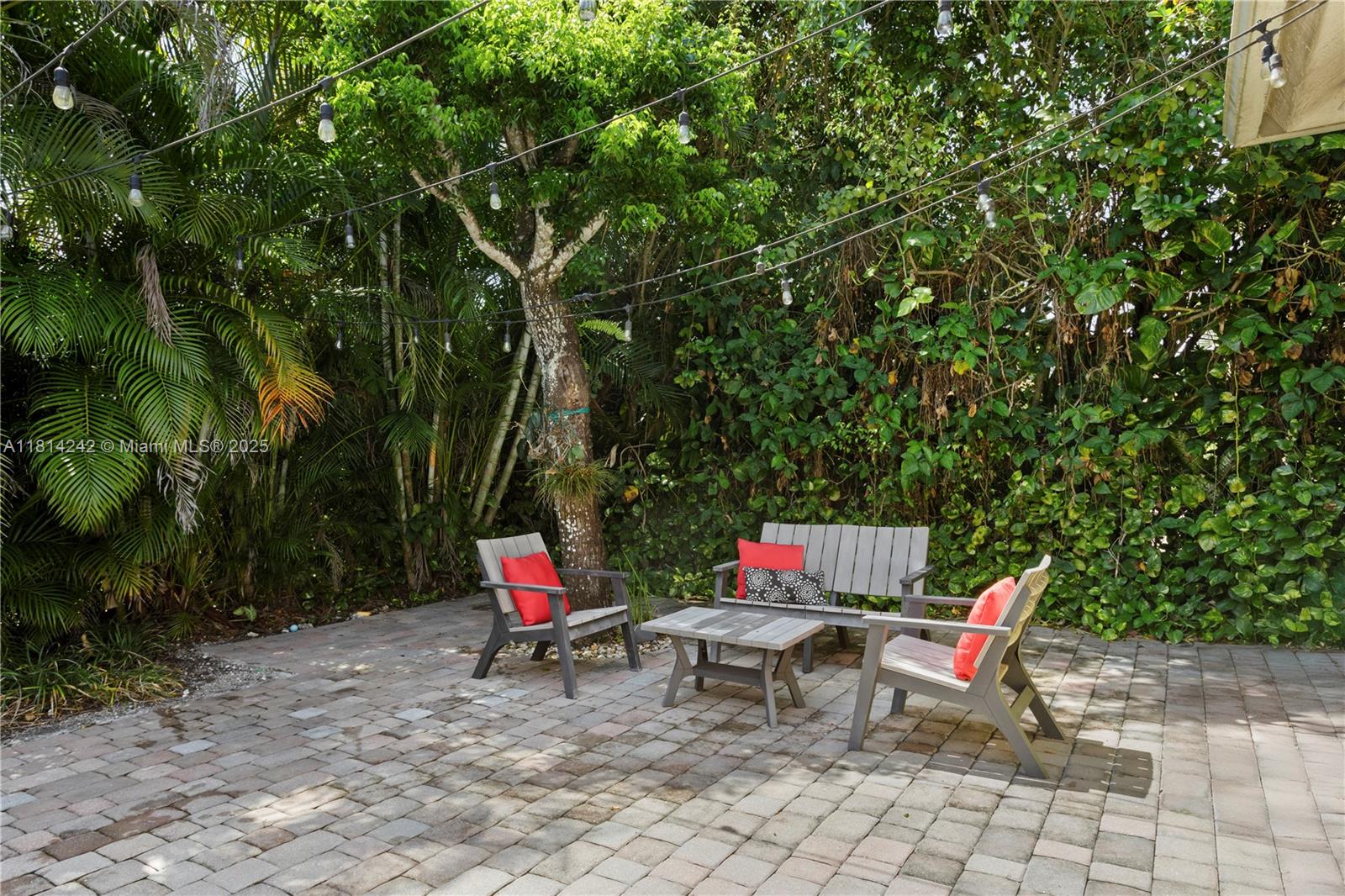 PINEWOOD GROVE - Residential