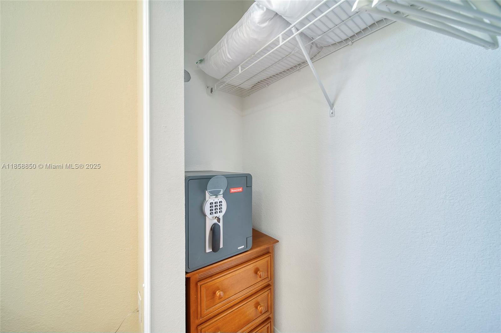 KENDALLAND - Residential Lease