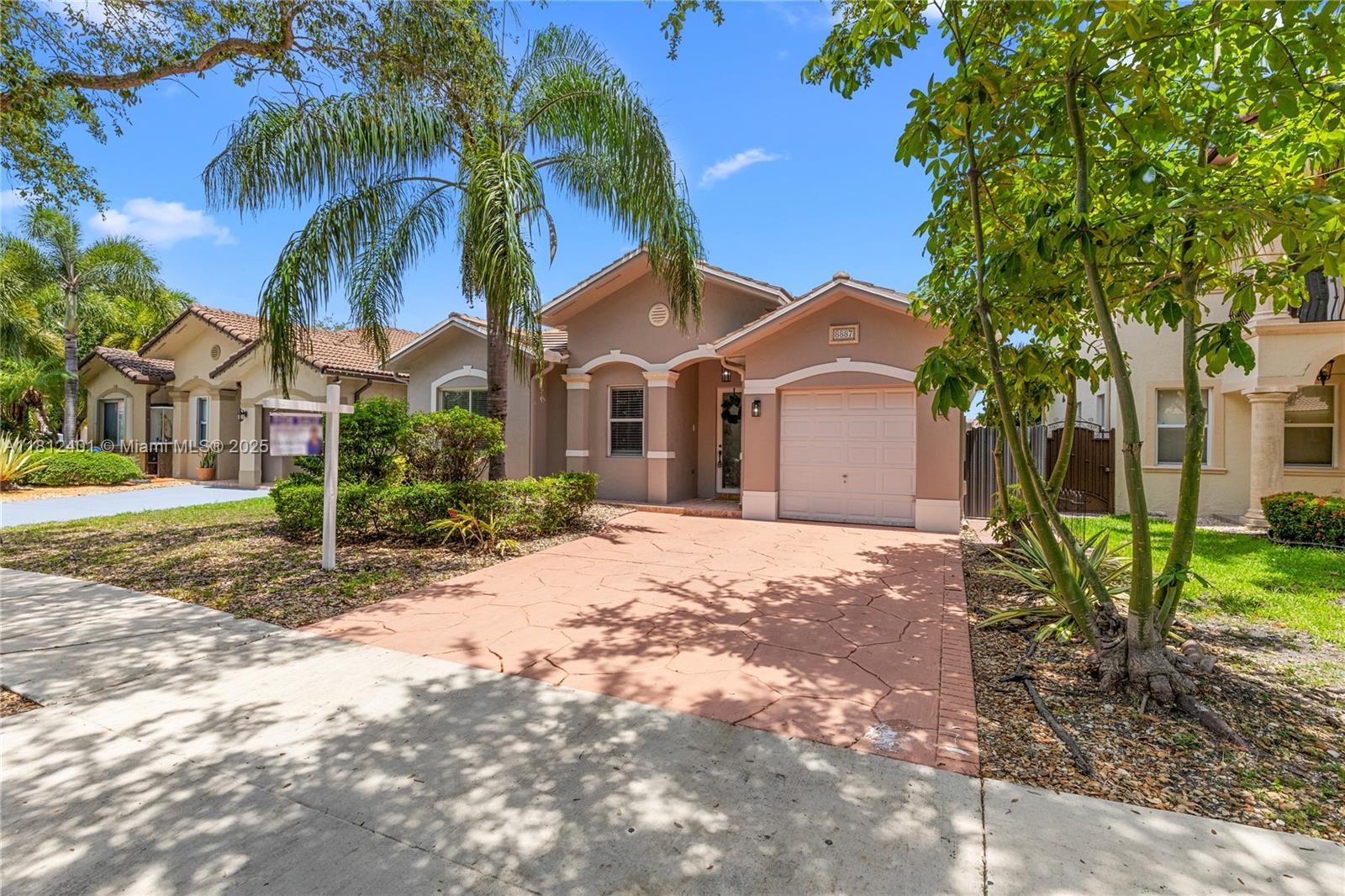 8887 Nw 139th Ter, Miami Lakes, Miami-Dade County, Florida - 3 Bedrooms  
2 Bathrooms - 