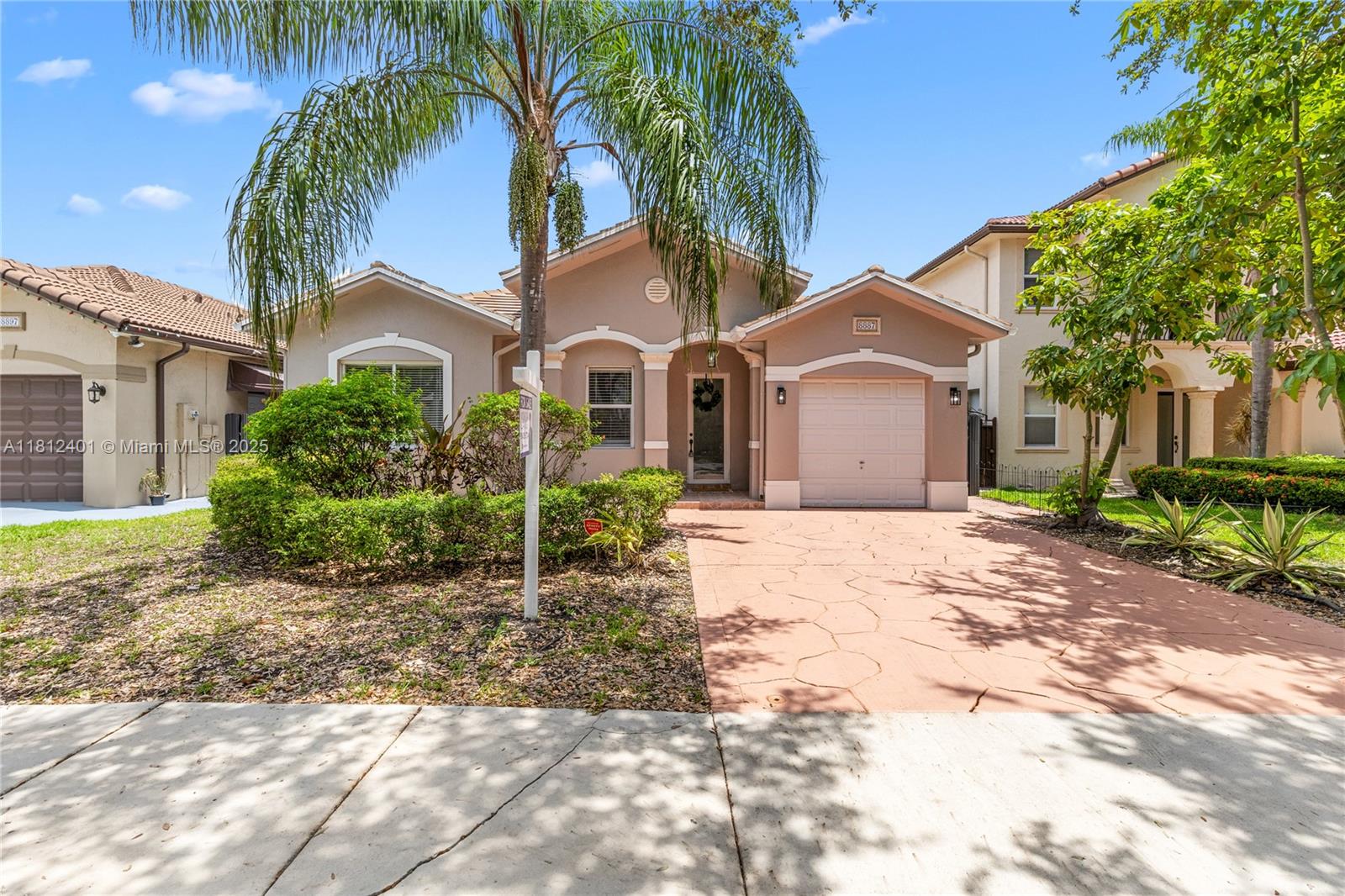 8887 NW 139th Ter