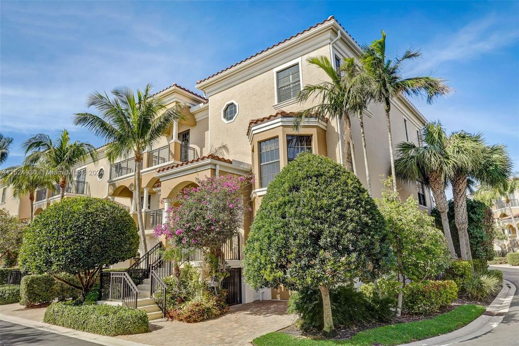 Photo of 506 Del Sol Cir, Tequesta, FL 33469 (MLS # A11524930)