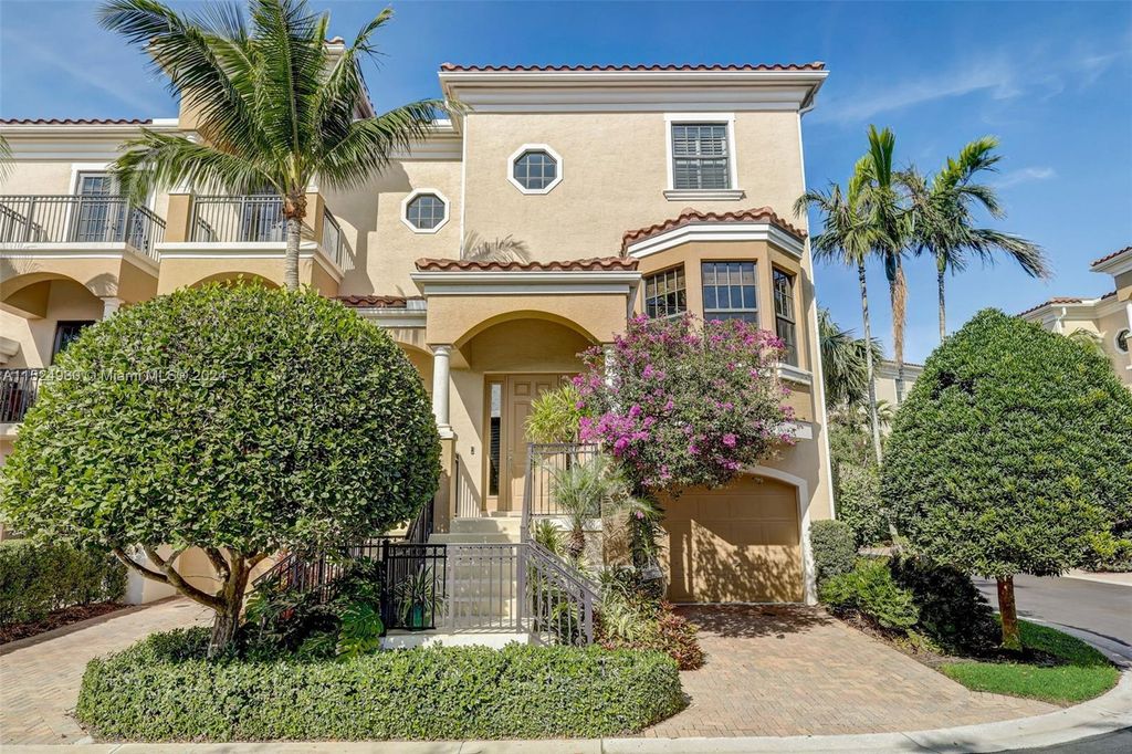 Photo of 506 Del Sol Cir, Tequesta, FL 33469 (MLS # A11524930)