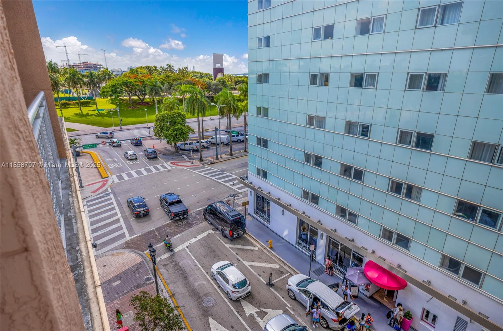 VIZCAYNE SOUTH CONDO - Residential