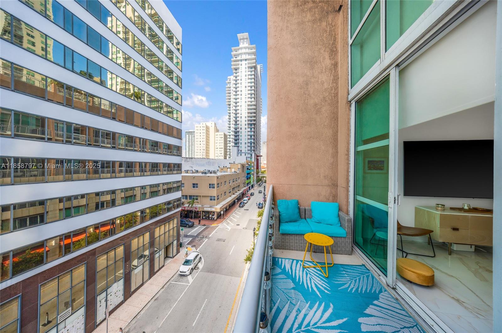 VIZCAYNE SOUTH CONDO - Residential