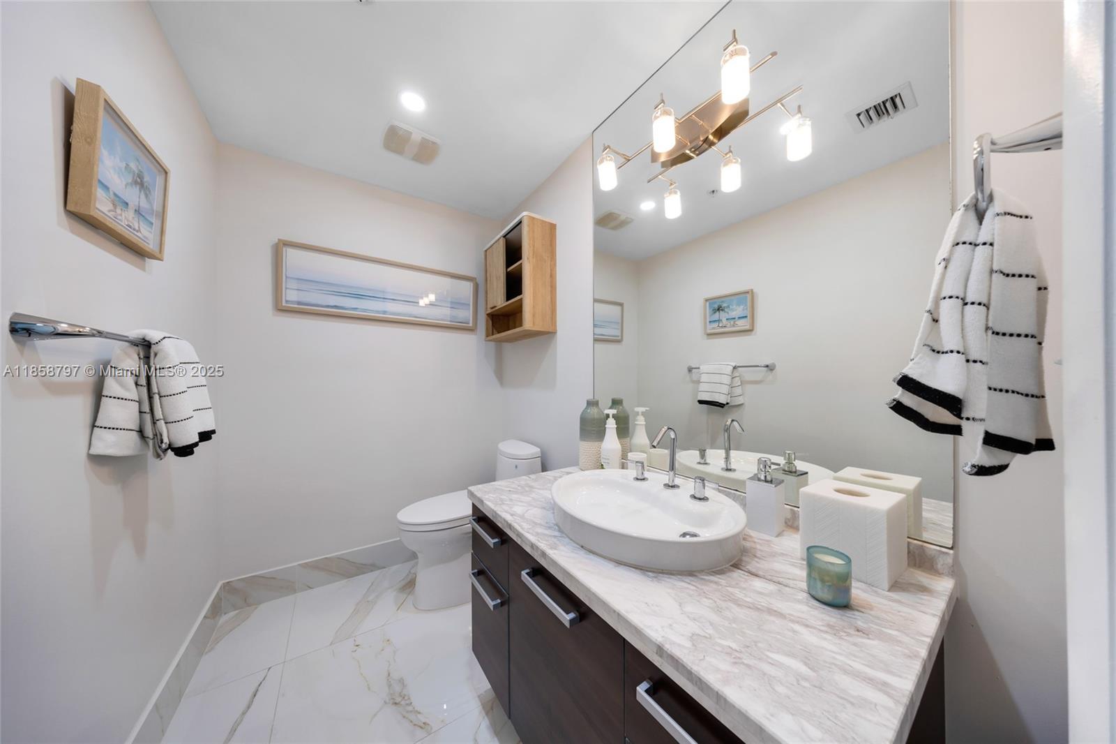 VIZCAYNE SOUTH CONDO - Residential