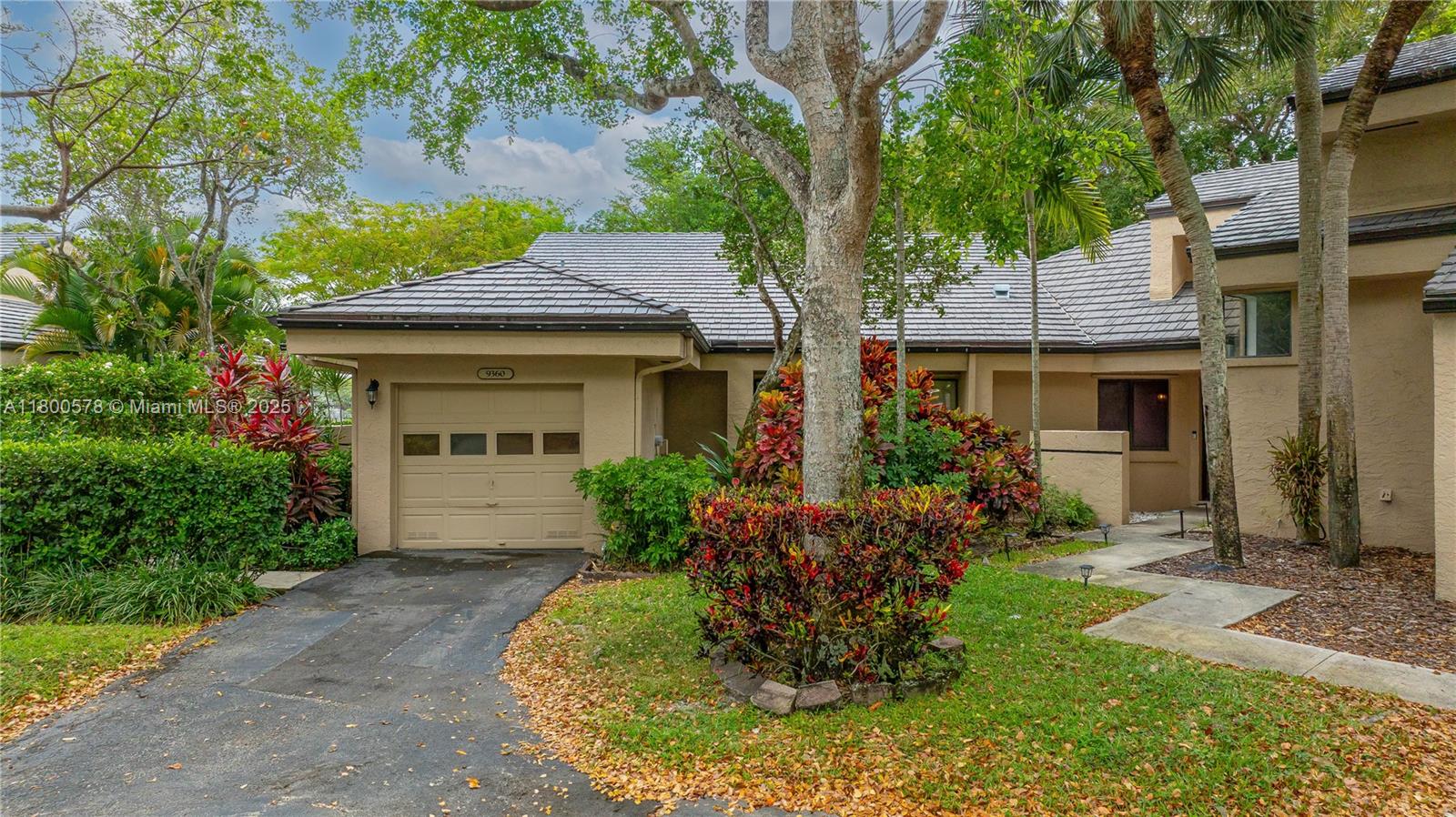 9360 S Chelsea Dr S Dr, Plantation, Miami-Dade County, Florida - 3 Bedrooms  
2 Bathrooms - 