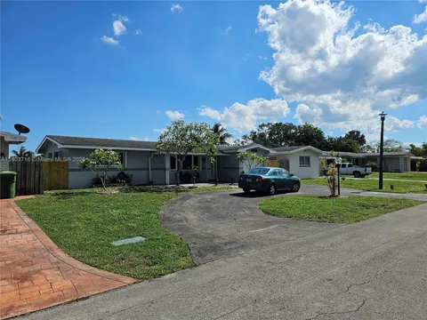 8240 NW 15th St, Pembroke Pines, FL 33024 - MLS#: A11803716