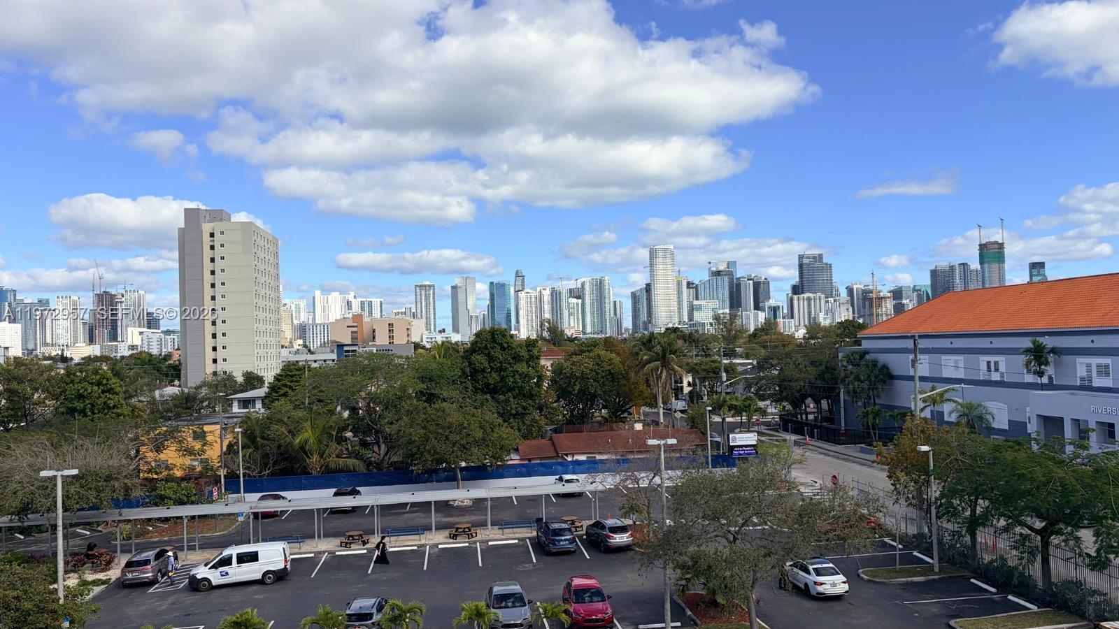 PRESIDENTIAL CORNERS COND - Residential