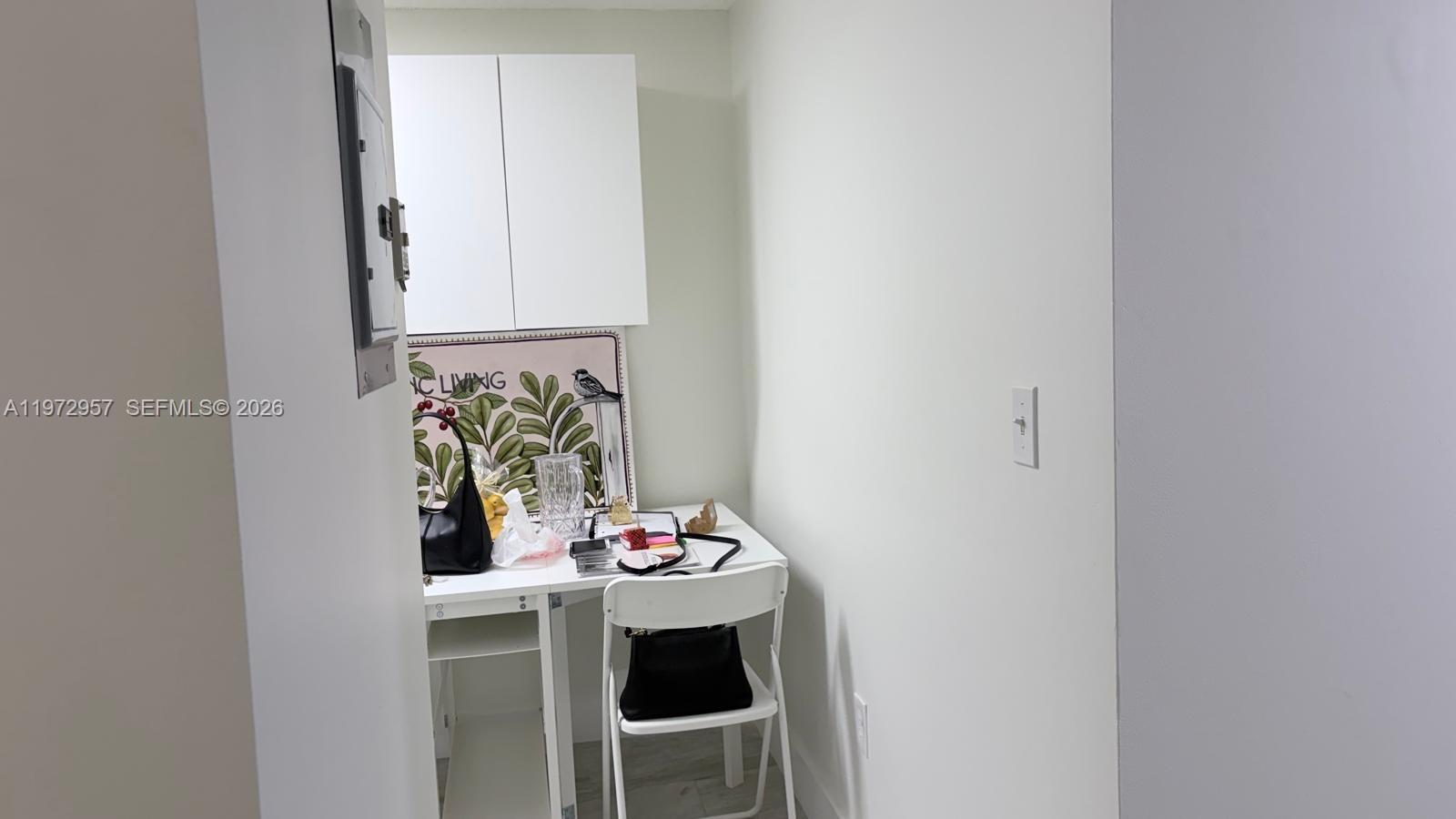 PRESIDENTIAL CORNERS COND - Residential