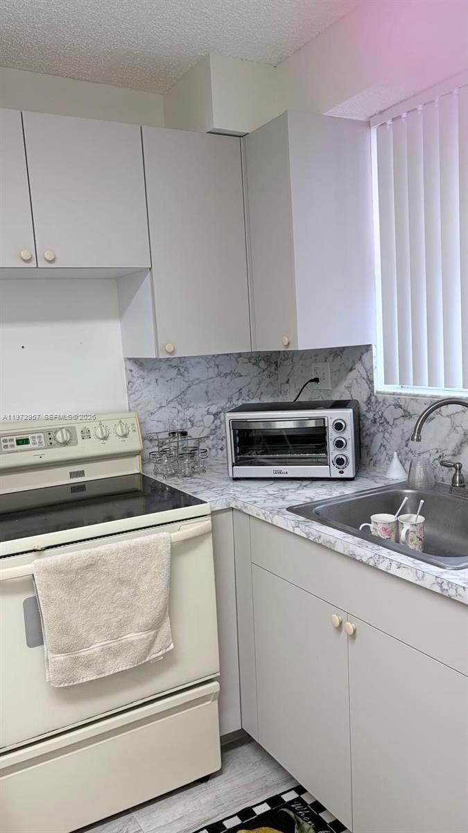 PRESIDENTIAL CORNERS COND - Residential