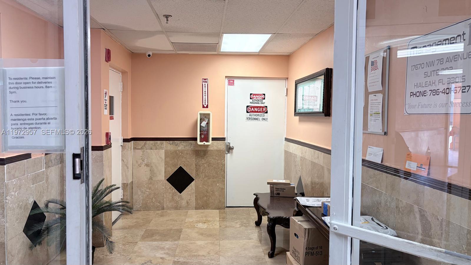 PRESIDENTIAL CORNERS COND - Residential