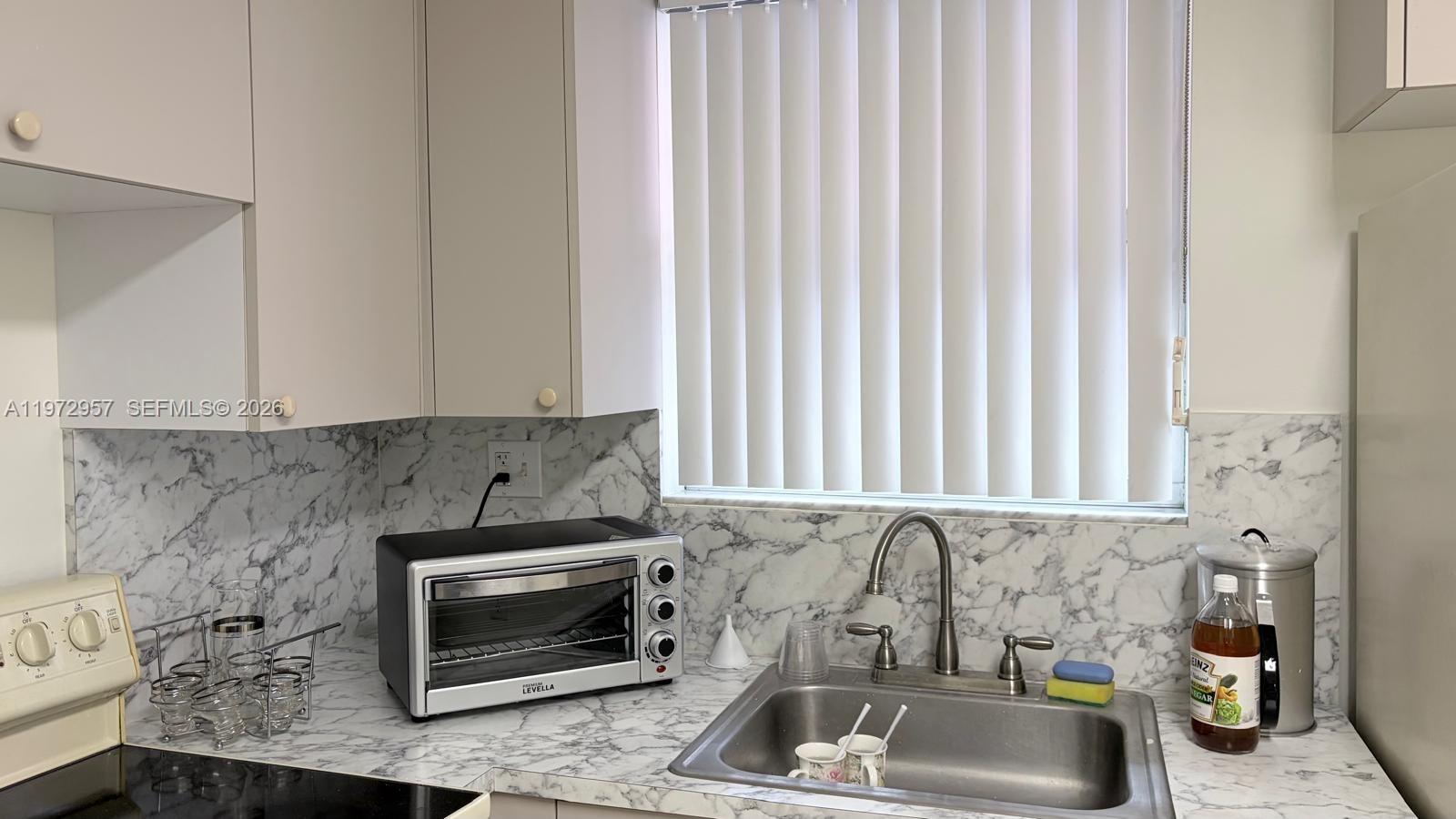 PRESIDENTIAL CORNERS COND - Residential