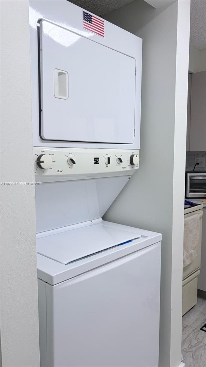 PRESIDENTIAL CORNERS COND - Residential