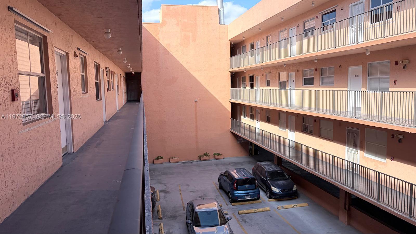 PRESIDENTIAL CORNERS COND - Residential