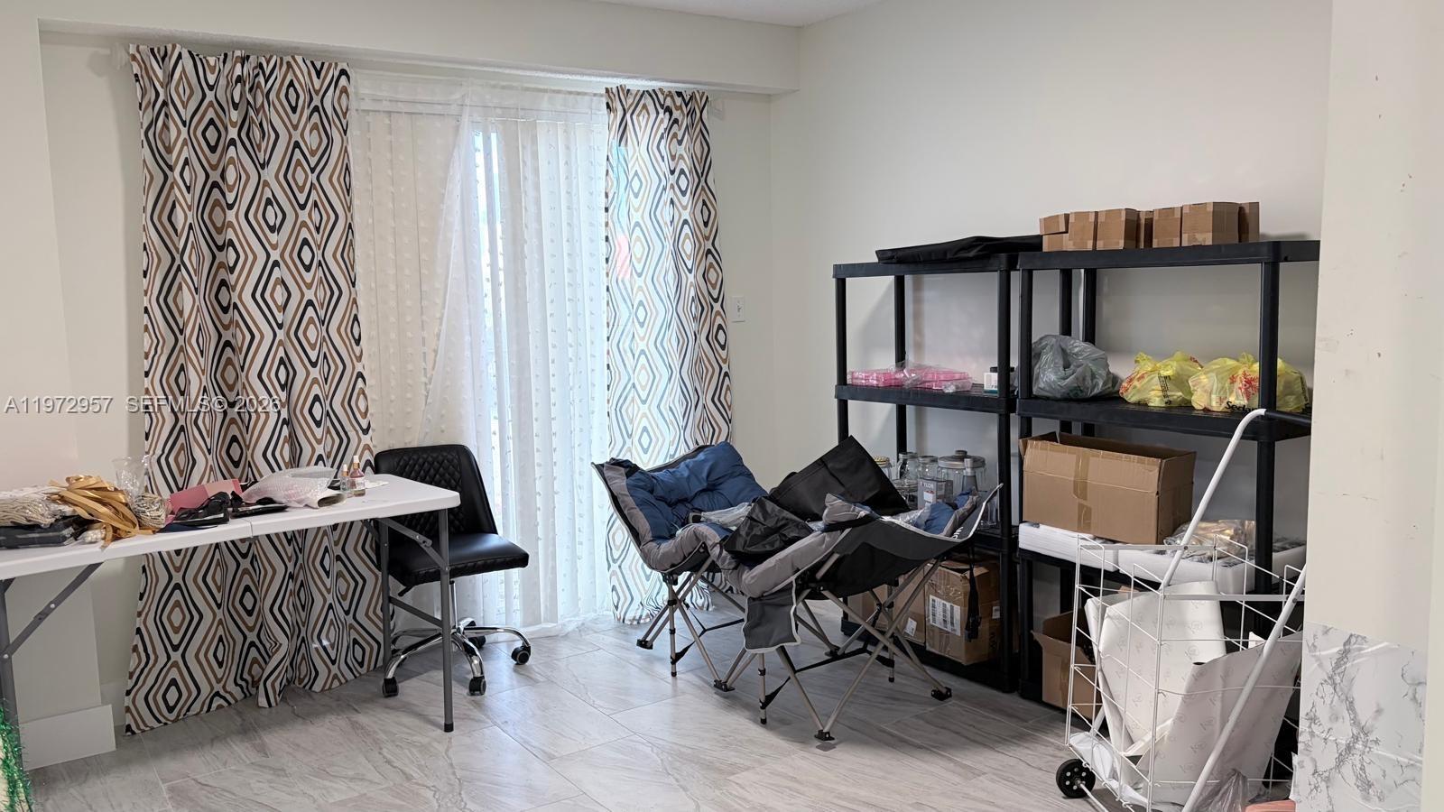 PRESIDENTIAL CORNERS COND - Residential