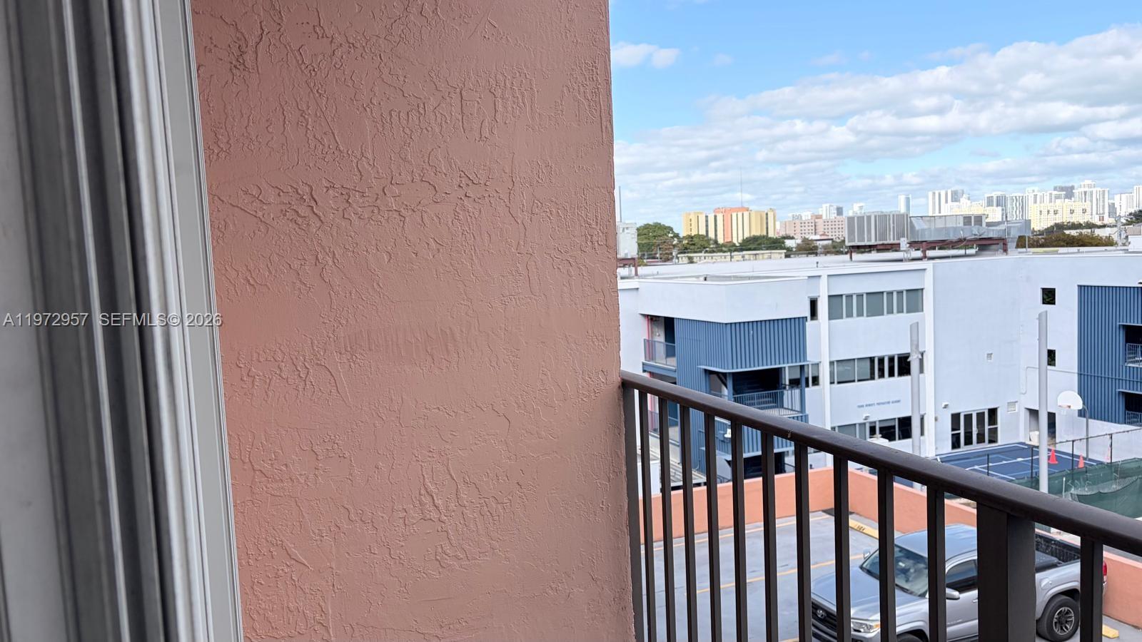 PRESIDENTIAL CORNERS COND - Residential