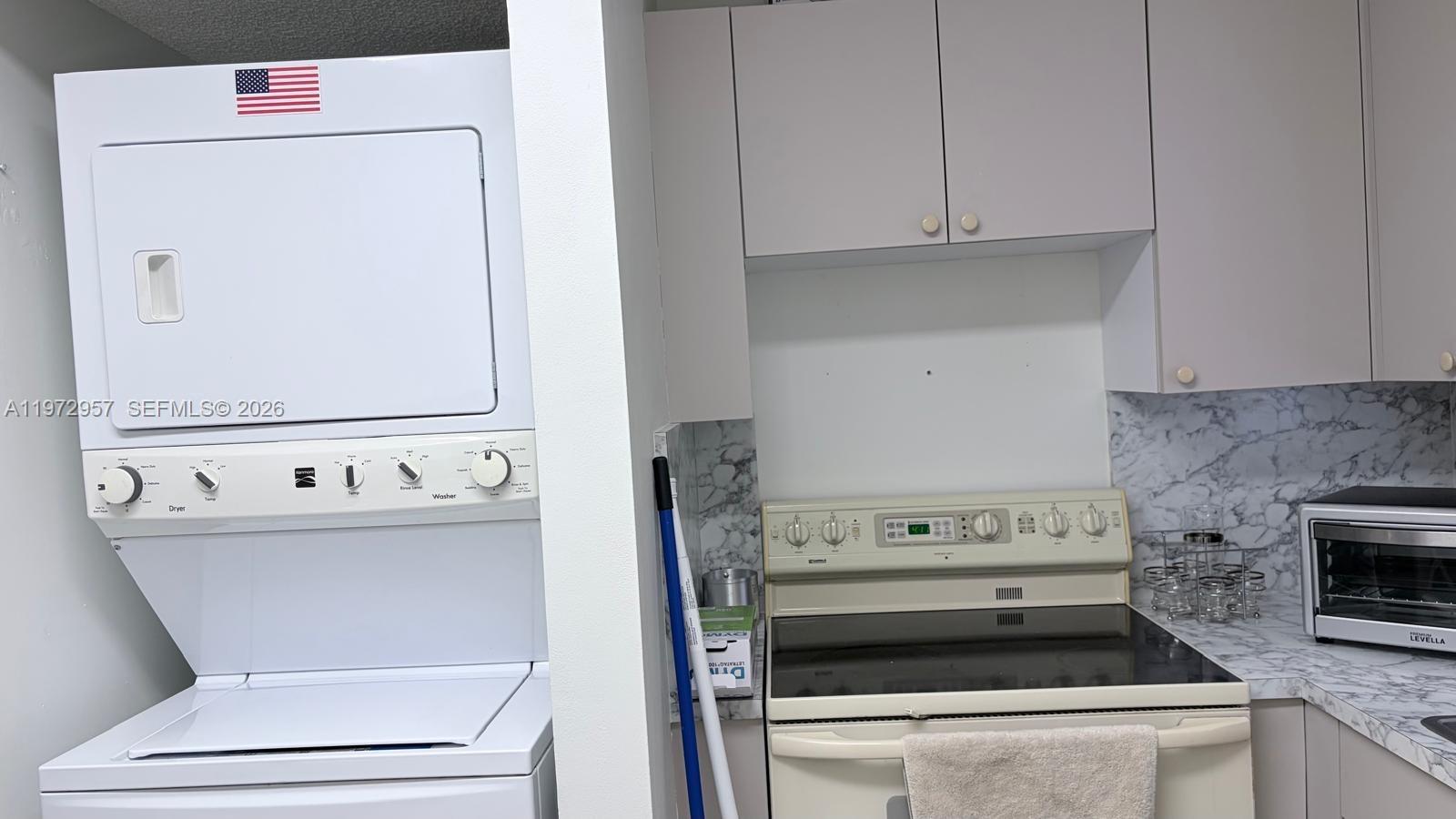 PRESIDENTIAL CORNERS COND - Residential