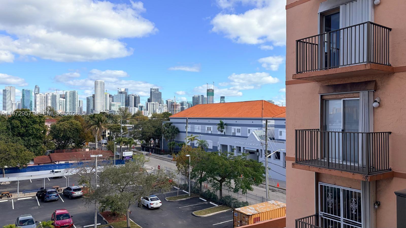 PRESIDENTIAL CORNERS COND - Residential