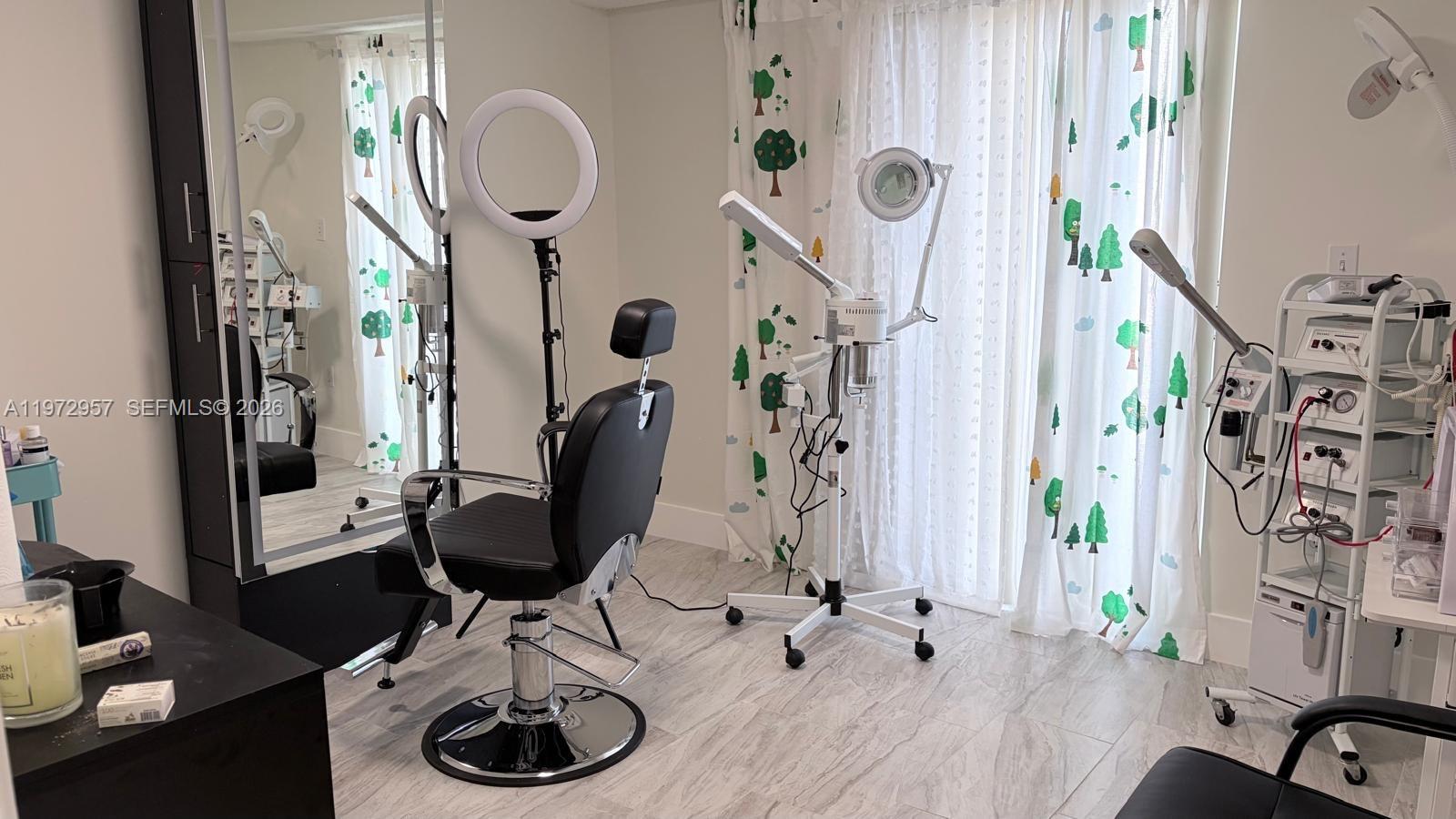 PRESIDENTIAL CORNERS COND - Residential