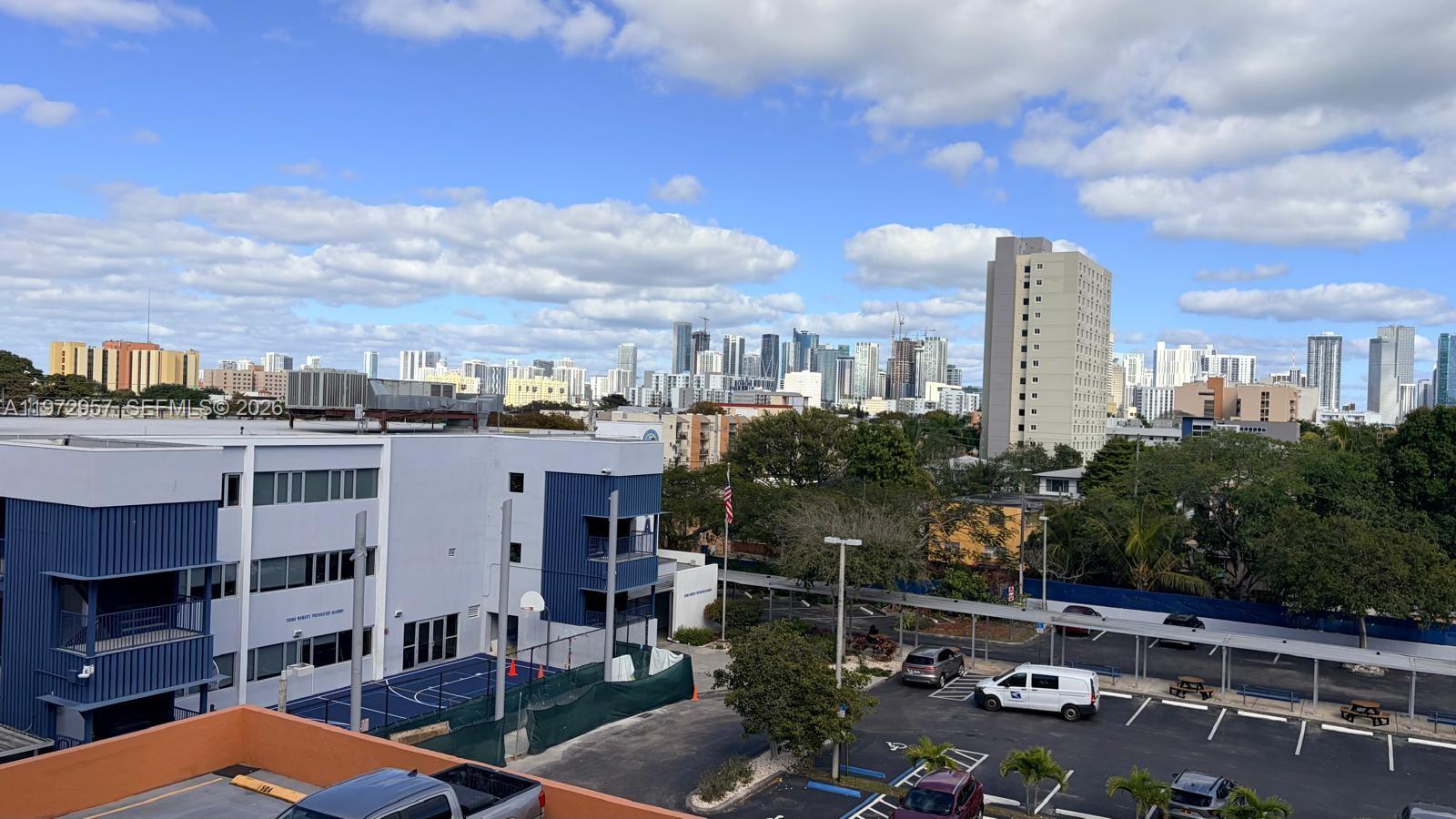 PRESIDENTIAL CORNERS COND - Residential