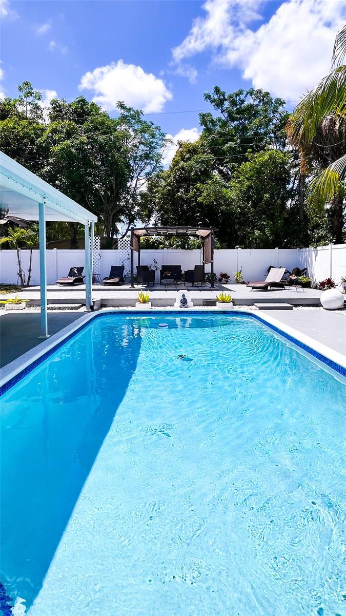 LAUDERDALE LAKES WEST GAT - Residential Lease