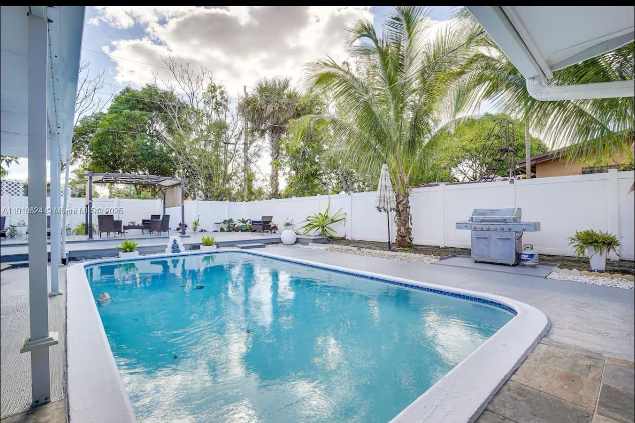 LAUDERDALE LAKES WEST GAT - Residential Lease