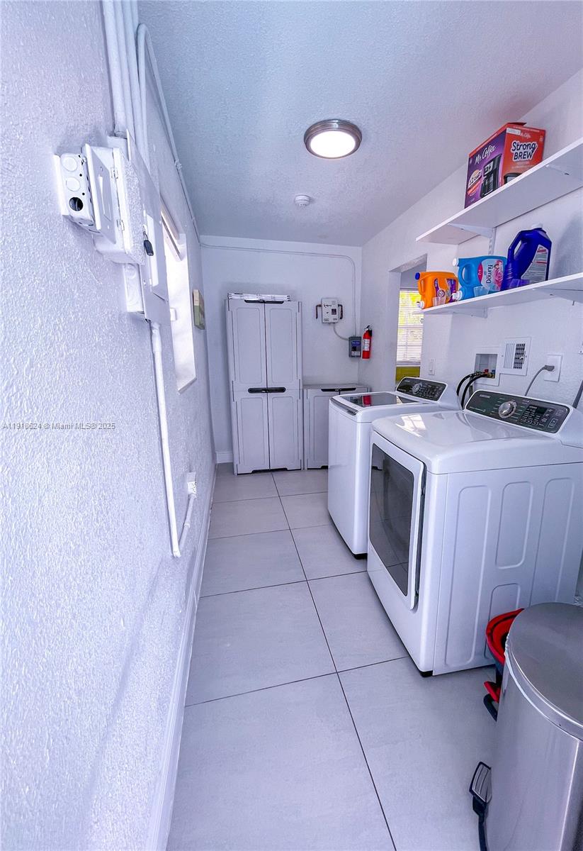 LAUDERDALE LAKES WEST GAT - Residential Lease