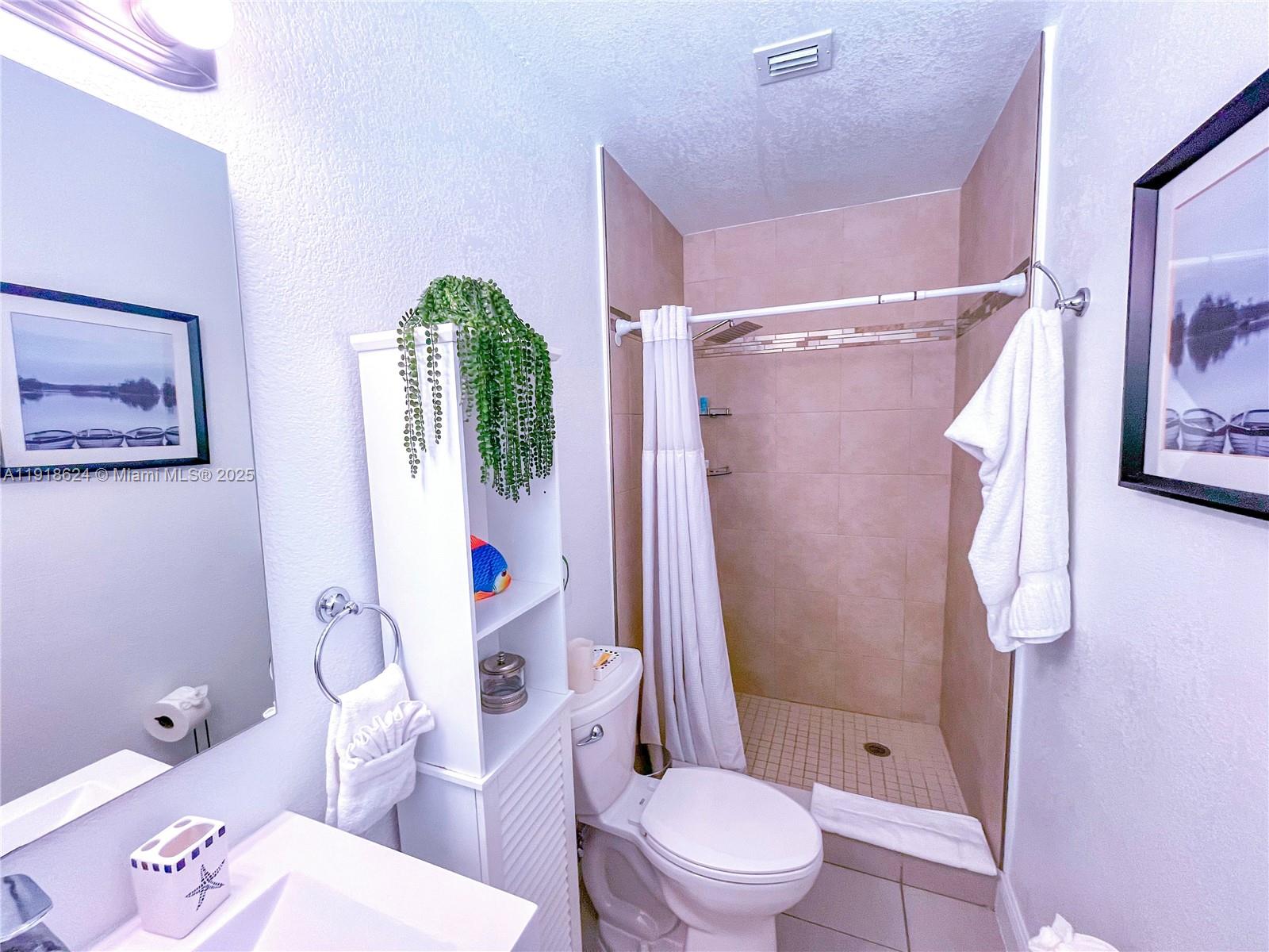 LAUDERDALE LAKES WEST GAT - Residential Lease