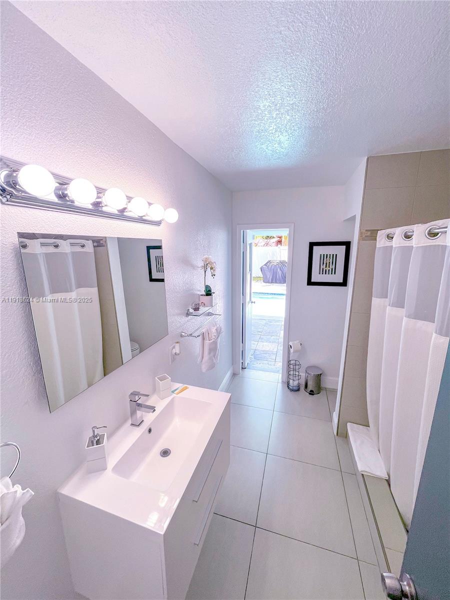 LAUDERDALE LAKES WEST GAT - Residential Lease