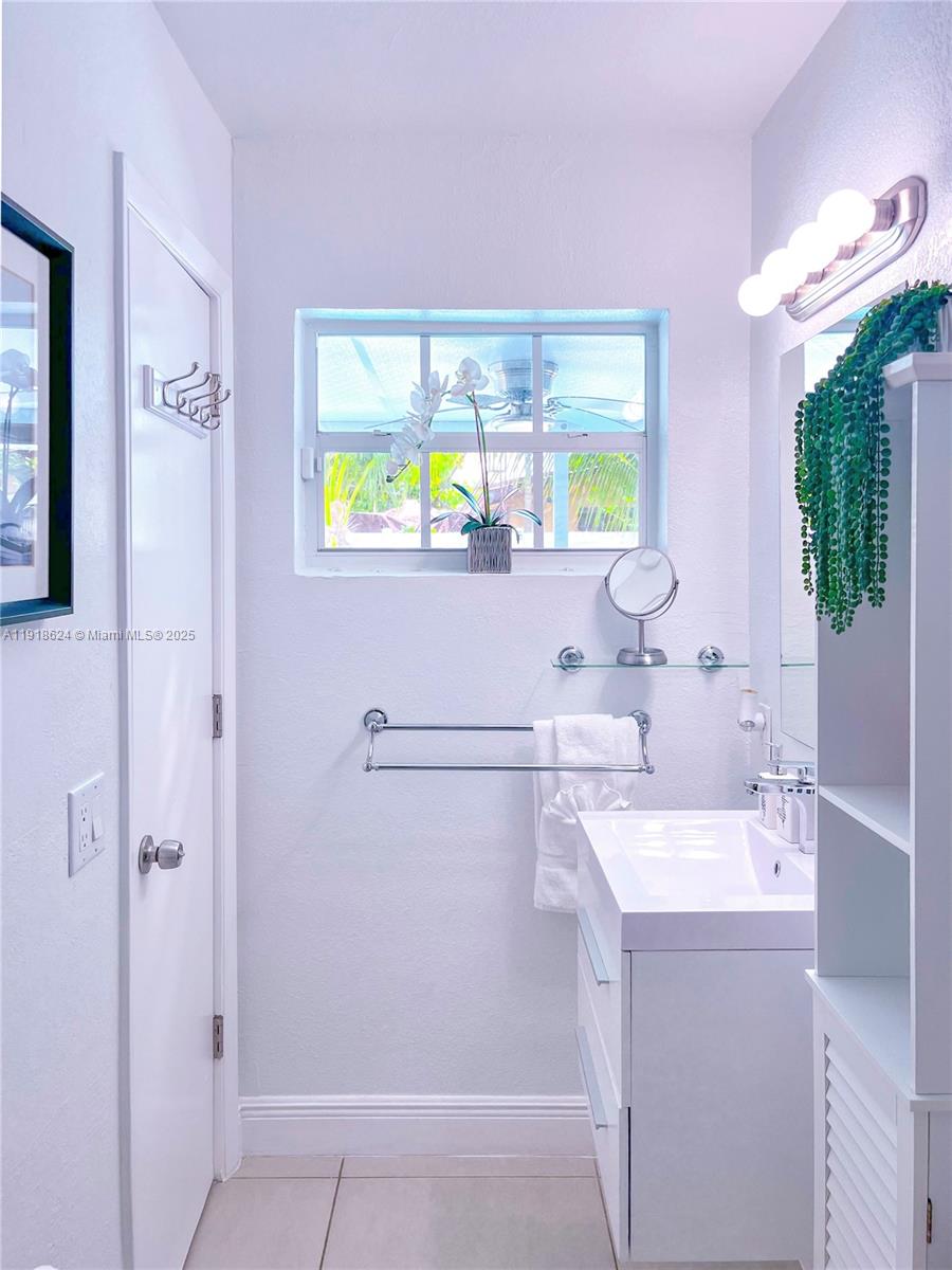 LAUDERDALE LAKES WEST GAT - Residential Lease